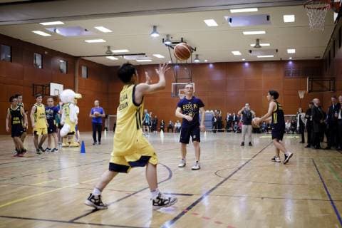 Federal Foreign Minister Heiko Maas SPD meets German and Chinese youths as part of basketball training under the direction of Alba Berlin at the German Embassy School Beijing 12 11 2018 Beijing Beijing China Copyright: xIngaxKjerx