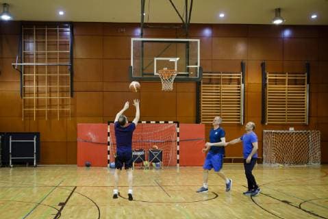 Federal Foreign Minister Heiko Maas SPD meets German and Chinese youths as part of basketball training under the direction of Alba Berlin at the German Embassy School Beijing 12 11 2018 Beijing Beijing China Copyright: xIngaxKjerx