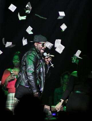 November 10, 2018 - Tampa, Florida, U.S. - R&B singer R KELLY performs at the Memory Lane Tour at the Yuengling Center. Tampa U.S.  - ZUMAour 20181110_mda_t120_825 Copyright: xTiffanyxBrowningx