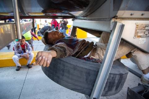 Members of the second Central American migrant caravan continue their journey to the United States, at a Jalisco road, in Mexico, 13 November 2018. Over nine thousand Central Americans divided in several caravans travel across Mexico to the United States. Over nine thousand Central Americans in Mexico head to the United States !ACHTUNG: NUR REDAKTIONELLE NUTZUNG!  Copyright: xFranciscoxGuascox AME3522 20181113-636777378654218605