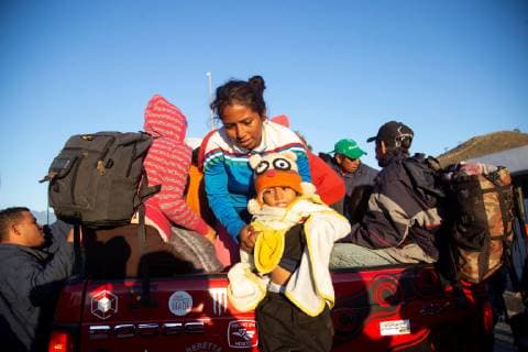 Members of the second Central American migrant caravan continue their journey to the United States, at a Jalisco road, in Mexico, 13 November 2018. Over nine thousand Central Americans divided in several caravans travel across Mexico to the United States. Over nine thousand Central Americans in Mexico head to the United States !ACHTUNG: NUR REDAKTIONELLE NUTZUNG!  Copyright: xFranciscoxGuascox AME3532 20181113-636777378700312616