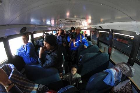 News Bilder des Tages November 13, 2018 - EUM20181113NAC32.JPG.TIJUANA, BC., Migrants Migrantes-Caravana.- Tras un mes de travesia desde Honduras, este 30 de noviembre de 2018 llegaron a Tijuana nueve autobuses con casi 400 migrantes centroamericanos que forman parte de la primera caravana que busca pedir asilo al gobierno de Estados Unidos. En su peregrinaje, hubo incluso quienes subieron al muro fronterizo en forma de protesta. Foto: Agencia EL UNIVERSAL AFBV  - ZUMAu78_ 20181113_zaf_u78_129 Copyright: xJoebethxTerriquezx