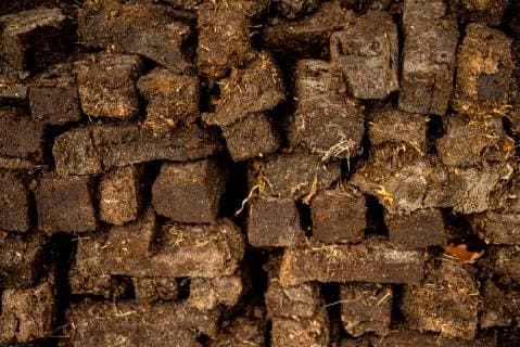 IMAGO Nature: Unsere Erde, Ressourcen, Torf Torf, getrocknet in Stücken - peat, closeup of a stock *** Peat dried in pieces peat closeup of a stock  1093510458