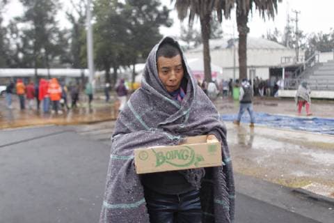 Central American migrants protect themselves from the cold due to an icy wave that affects the country, while they remain in the sports stadium Jesus Martinez Palillo , in Mexico City, Mexico, 14 November 2018 .The main contingent of the caravan of Central American migrants advance in groups through northwestern Mexico, still some 2,000 kilometers from Tijuana, where hundreds have already gathered before the watchful eye of the United States.A majority of members of the second caravan of Hondurans remain in Mexico City, where, according to the latest court of the capital authorities are about 1,200, who rest in a sports complex in the east of the capital. Migrant Caravan travels northwest of Mexico while US reinforces border !ACHTUNG: NUR REDAKTIONELLE NUTZUNG! Copyright: xSashenkaxGutierrezx AME4039 20181114-636778148318019620