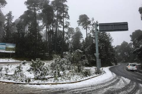 November 14, 2018 - EUM20181114ACT09.JPG.TOLUCA, Mex., WeatherClimaEdomex.- El Valle de Toluca registra este miercoles 14 de noviembre de 2018, un grado centigrado con una sensacion termica que varia hasta cinco grados, con lo que la carretera que va al Nevado de Toluca amanecio blanca por la caida de nieve. Foto: Agencia EL UNIVERSALRDB.  - ZUMAu78_ 20181114_zaf_u78_019 Copyright: xElxUniversalx