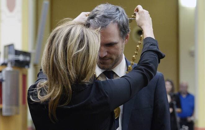 Pirate Zdenek Hrib (right) was elected the new mayor of Prague, winning support of 39 out of 65 the members of the Assembly at its constituent meeting in Prague, Czech Republic, November 15, 2018. Former mayor Adriana Krnacova (left) gives mayor s chain to Zdenek Hrib. (CTKxPhoto KaterinaxSulova) CTKPhotoP201811150612501  suk6