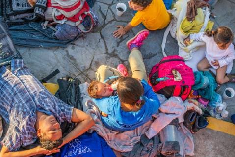 Nov 14, 2018 - Tijuana, Mexico - Family of asylum seekers from Central America, aka the Migrant Caravan , rest and eat at the US Mexico border in Tijuana. Tijuana Mexico - ZUMAs157 20181114_tim_s157_010 Copyright: xVitoxDixStefanox