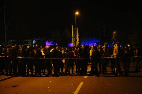 15 11 2018 Feine Sahne Fischfilet concert at AJZ Chemnitz delayed start due to bomb threat Visitors in front of AJZ After receiving an anonymous bomb threat against the AJZ Chemnitz, the concert hall was cleared Police took the threat seriously and searched the rooms of the AJZ After almost two hours Feine Sahne Fischfilet played in a great mood Copyright: xMichaelxTrammerx