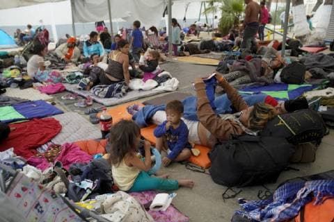 November 15, 2018 - San Diego, California, USA - Some recently arrived migrant families camp for the night outside the temporary shelter set up at the Unidad Deportiva Benito Juarez, a municipal gym, in Tijuana. San Diego USA - ZUMAs44_ 20181115_zaf_s44_004 Copyright: xNelvinxC.xCepedax