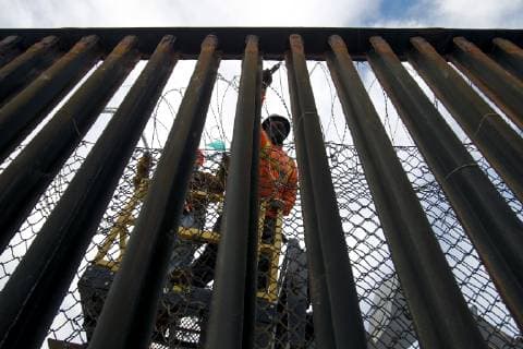 November 15, 2018 - Tijuana, MEXICO - TIJUANA, November 15, 2018 Two workers on the U.S. side install razor wire at the U.S.-Mexican border at Playas de Tijuana, Mexico on Thursday. Hayne Palmour IV San Diego Union-Tribune Mandatory Credit: HAYNE PALMOUR IV SAN DIEGO UNION-TRIBUNE ZUMA PRESS San Diego Union-Tribune Hayne Palmour IV copyright 2018 Tijuana MEXICO - ZUMAs44_ 20181115_zaf_s44_026 Copyright: xHaynexPalmourxIvx
