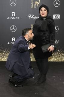 Entertainment Bilder der Woche KW46 Entertainment Bilder des Tages Kida Khodr Ramadan mit Ehefrau Meryem Ramadan bei der 70. Bambi-Verleihung 2018 im Stage Theater am Potsdamer Platz. Berlin, 16.11.2018 *** Kida Khodr Ramadan with wife Meryem Ramadan at the 70 Bambi Award 2018 at the Stage Theater am Potsdamer Platz Berlin 16 11 2018 Foto:xA.xBuggex xFuturexImage