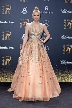 Franziska Knuppe in Brian Rennie Couture BAMBI 2018 Red carpet at the Theater am Potsdamer Platz in Berlin on 16 11 2018