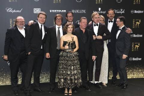 Liv Lisa Fries Peter Kurth and Lars Eidinger with cast and team from Babylon Berlin at the 70 Bambi Award 2018 at the Stage Theater am Potsdamer Platz Berlin 16 11 2018 Foto:xA.xBuggex xFuturexImage