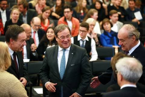 Tolerance rings and school prize Tolerance makes school 2018 in the Wallraf Richartz Museum Mitte NRW Prime Minister Armin Laschet 16 11 2018