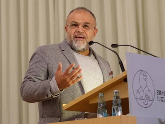 Ali Ertan TOPRAK President of the Bundesarbeitsgemeinschaft der Immigrantenverbaende e V and Federal Chairman of the Kurdish Community of Germany Autumn Conference Political Club Evangelische Akademie Tutzing on the subject of the dispute over homeland on 17 11 2018 in Tutzing E V A N G E L I S C H E A K A D E M I E T U T Z I N G Germany x20181117_175x