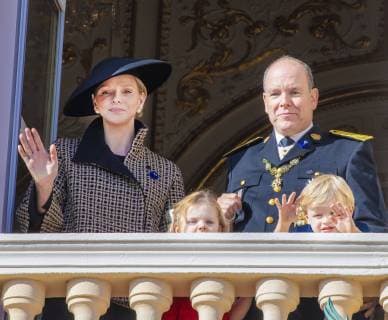 Entertainment Bilder der Woche KW47 Entertainment Bilder des Tages Monaco, Fürstenfamilie zeigt sich am Nationalfeiertag 19-11-2018 Monaco Princess Charlene of Monaco with Prince Jacques of Monaco and Prince Albert II of Monaco with Princess Gabriella during the Monaco National Day Celebrations in Monaco.  Copyright: xPPEx