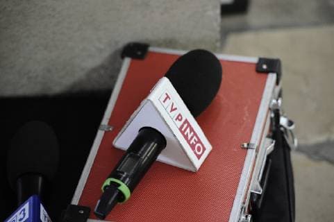 November 19, 2018 - Warsaw, Poland - State run broadcaster TVP microphones are seen at the general prosecutors office in Katowice, Poland on November 19, 2018. On Monday Getin Noble Bank owner Leszek Czarnecki is to answer questions by the prosecutor on recordings he made of meetings with the former head of the Financial Supervisory Authority Marek Chrzanowski. In the recordings mister Chrzanowski offers bank owner Czarnecki protection and a lawyer in return for a sum of money equal to one percent of the banks market capitalization. Warsaw Poland  - ZUMAn230 20181119_zaa_n230_225 Copyright: xJaapxArriensx