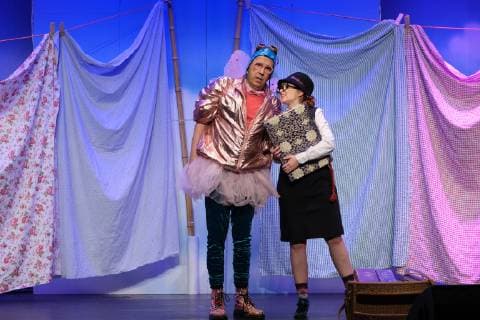 Hamburg Christian Berg as male fairy and Alexandra Kurzeja as fairy tale book saleswoman in Frau Holle Making beds with music Weihachtsmärchen in the comedy Winterhuder Fährhaus Hamburg on 21 11 2018