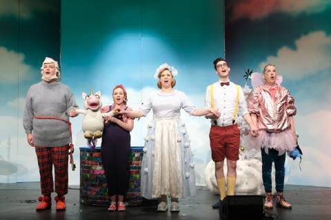 Hamburg Kai Niewandt as Sandmann Alexandra Kurzeja as Goldmarie and Ute Geske as Frau Holle Torben Padanyi as Pechmarius and Christian Berg as männliche Fee in Frau Holle Bettenmachen mit Musik Weihachtsmärchen in der Komödie Winterhuder Fährhaus Hamburg am 21 11 2018