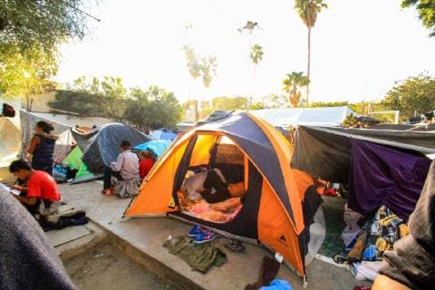 November 22, 2018 - EUM20181121NAC41.JPG.TIJUANA, BC.-Migrants Migrantes-Caravana.- 21 de noviembre de 2018.- Los migrantes centroamericanos en el albergue instalado en la Unidad Deportiva Benito Juarez de esta ciudad. Foto: Agencia EL UNIVERSAL RCC.  - ZUMAu78_ 20181122_zaf_u78_001 Copyright: xJoebethxTerriquezx