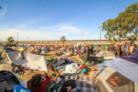 News Bilder des Tages November 22, 2018 - EUM20181121NAC40.JPG.TIJUANA, BC.-Migrants Migrantes-Caravana.- 21 de noviembre de 2018.- Los migrantes centroamericanos en el albergue instalado en la Unidad Deportiva Benito Juarez de esta ciudad. Foto: Agencia EL UNIVERSAL RCC.  - ZUMAu78_ 20181122_zaf_u78_002 Copyright: xJoebethxTerriquezx