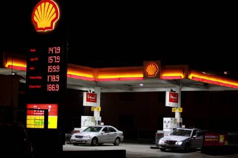 News Themen der Woche KW47 News Bilder des Tages November 21, 2018 - Cologne, Germany - A shell fuel station price sign is seen in Cologne, Germany. .Diesel fuel prices are rising nearly as high as super fuel prices. Gasoline prices remain high in Germany after reaching record levels recently. Cologne Germany - ZUMAs197 20181121_zaa_s197_090 Copyright: xOsamaxFaisalx