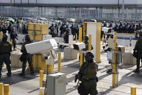 November 22, 2018 - San Ysidro, CA, United States of America - U.S. Customs and Border Patrol agents with riot shields temporarily shut all lanes into the United States from Mexico at the San Ysidro crossing during a show of force readiness exercise in preparation for the migrant caravan November 22, 2018 in San Ysidro, California. San Ysidro United States of America - ZUMAp138 20181122_zaa_p138_017 Copyright: xShawnxMoorex