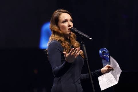 Carolin Kebekus at the award ceremony of the opinion maker prize Die Blaue Zunge im Rahmen der Gedanken tanken speaker night in the Lanxess Arena Cologne 24 11 2018 Foto:xC.xHardtx xFuturexImage