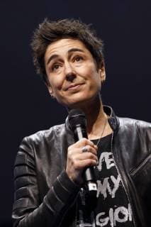Dunja Hayali at the awarding of the opinion maker prize Die Blaue Zunge im Rahmen der Gedanken tanken speaker night in the Lanxess Arena Cologne 24 11 2018 Foto:xC.xHardtx xFuturexImage