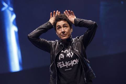 Dunja Hayali at the awarding of the opinion maker prize Die Blaue Zunge im Rahmen der Gedanken tanken speaker night in the Lanxess Arena Cologne 24 11 2018 Foto:xC.xHardtx xFuturexImage