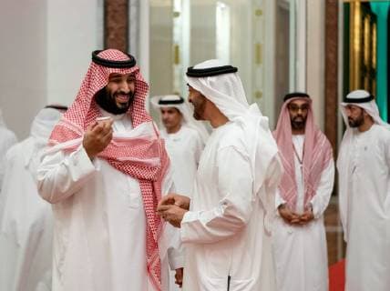 News Themen der Woche KW47 News Bilder des Tages (181126) -- ABU DHABI, Nov. 26, 2018 -- Abu Dhabi Crown Prince Sheikh Mohammed bin Zayed Al Nahyan (R) talks with Saudi Crown Prince Mohammed bin Salman bin Abdulaziz in Abu Dhabi, the United Arab Emirates (UAE), Nov. 25, 2018. Mohammed bin Salman bin Abdulaziz on Sunday ended three-day visit to the UAE. ) (yy) UAE-ABU DHABI-SAUDI CROWN PRINCE-VISIT-UNIQUE RELATIONS-AFFIRMATION EmiratesxNewsxAgency 