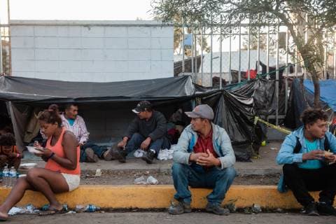 Migrants that are part of the caravan from Central America sit outside of the makeshift migrant shelter at Unidad Deportiva Benito Juarez Stadium on November 26, 2018 in Tijuana, Mexico.  TIJ2018112608 ARIANAxDREHSLER