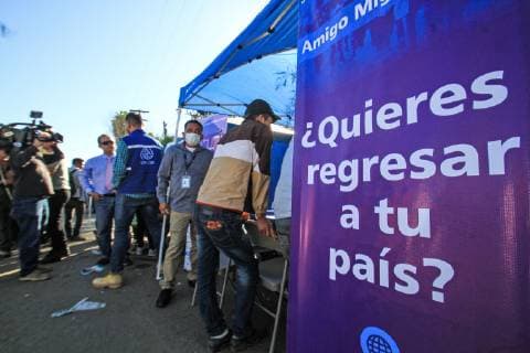 November 27, 2018 - EUM20181127NAC01.JPG. TIJUANA, BC.- Migrants Migrantes-Caravana.- Migrantes centroamericanos hacen fila para comenzar el proceso de regresar a sus paises con la ayuda de la Organizacion Internacional de Migraciones, afuera de un refugio para miembros de la caravana. 26 de noviembre de 2018. Foto: Agencia EL UNIVERSAL RCC.  - ZUMAu78_ 20181127_zaf_u78_001 Copyright: xJoebethxTerriquezx