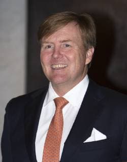 27-11-2018 Amsterdam King Willem-Alexander during the Erasmusprize ceremony at the Koninklijke paleis in Amsterdam. The King, patron of the Praemium Erasmianum foundation, and the board has awarded the 150.000 euro prize to the American journalist and writer Barbara Ehrenreich (1941). Theme of this years Erasmusprijs was ‘The power of investigative journalism’.  Copyright: xPPE WERFx