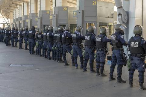 November 26, 2018 - San Ysidro, CA, United States of America - U.S. Customs and Border Patrol agents in riot gear shut the border into the United States from Mexico at the San Ysidro crossing after members of the migrant caravan attempted to illegally cross November 26, 2018 in San Ysidro, California. San Ysidro United States of America - ZUMAp138 20181126_zaa_p138_009 Copyright: xManixAlbrechtx