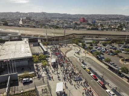 November 26, 2018 - San Ysidro, CA, United States of America - Members of the migrant caravan march toward the San Ysidro border crossing as they attempted to illegally cross into the United States November 26, 2018 in San Ysidro, California. Border agents shutdown the crossing and responded with tear gas to disperse the group. San Ysidro United States of America - ZUMAp138 20181126_zaa_p138_016 Copyright: xManixAlbrechtx