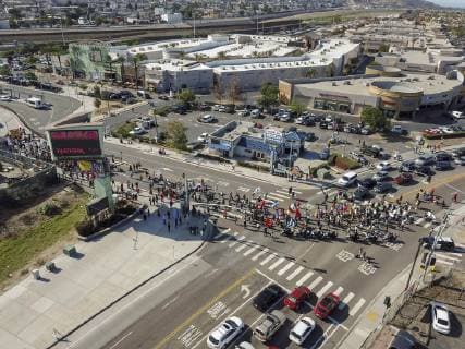 November 26, 2018 - San Ysidro, CA, United States of America - Members of the migrant caravan march toward the San Ysidro border crossing as they attempted to illegally cross into the United States November 26, 2018 in San Ysidro, California. Border agents shutdown the crossing and responded with tear gas to disperse the group. San Ysidro United States of America - ZUMAp138 20181126_zaa_p138_017 Copyright: xManixAlbrechtx