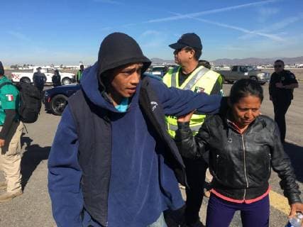 Members of the migrant caravan return to their countries on board of a Federal Police plane, at the Tijuana airport, Mexico, 27 November 2018. The members of the migrant caravan at the border city of Tijuana divide between those who chose to return to their countries and the ones who will still seek asylum in the United States. Migrants divide between returning to their countries and crossing to the US !ACHTUNG: NUR REDAKTIONELLE NUTZUNG!  Copyright: xJobethxTerriquezx AME1524 20181127-636789578588494930