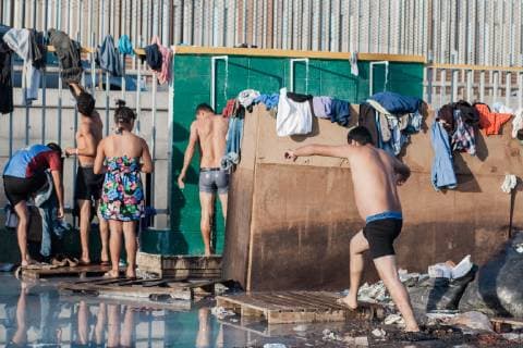 People shower outside the Benito Juarez shelter in Tijuana, Mexico on November 27, 2018. At present, 5,800 migrants and asylum seekers are staying at the shelter waiting for a chance to enter the U.S.  TIJ20181127206 ARIANAxDREHSLER