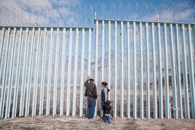 Migrants traveling with a caravan look through the border fence into the United States at Playas de Tijuana in Tijuana, Mexico on November 28, 2018.  TIJ20181128209 ARIANAxDREHSLER