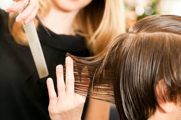  man at the hairdresser model released Symbolfoto  Copyright: xKzenonx Panthermedia03531733