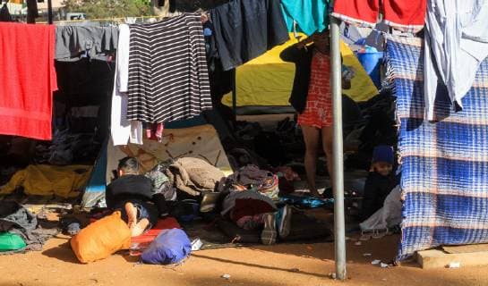 Migrants take a rest in a shelter in Tijuana, Mexico, 28 November 2018. The migrants who entered Mexico at the end of October and converged on Tijuana in recent weeks, are close to the critical point before their overcrowding in a shelter in this border city. EFE Joebeth Terriquez Caravans of migrants near the critical point in the Tijuana shelter !ACHTUNG: NUR REDAKTIONELLE NUTZUNG!  Copyright: xJoebethxTerriquezx AME2160 20181129-636790592040595337