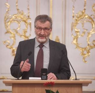 Normann Krauß Chairman of the Memorial The Men of Brettheim Laudatio Laudator Award Marion Samuel Prize 2018 of the Foundation Remembrance of the Documentary Film Group Rothenburg ob der Tauber Government of Swabia Rococo Hall 29 11 2018 Award Marion Samuel Prize 2018 of the Foundation Remembrance of the Documentary Film Group Rothenburg ob der Tauber B-HAUPT