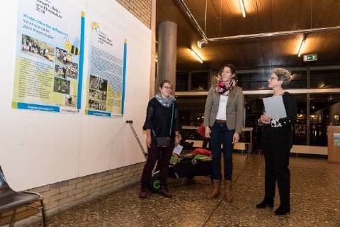 Reutlingen Foederpreis Umwelt Natur und Klimaschutz 2018 of the City of Reutlingen Award Ceremony Exhibition 30 11 2018 Presentation Wald Wiesenrocker Project of Windelrocker e V by Mrs. Stephanie Kroener Head of the Facilities and Mrs. Corinna Walther Member of the Board of Management next to it OB Barbera Bosch Foederpreis Umwelt Natur und Klimaschutz 2018 of the City of Reutlingen Award Ceremony Exhibition 30 11 2018 Copyright: xWalther xEibner-Pressefotox EP_swr