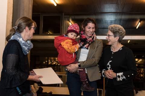Reutlingen Foederpreis Umwelt Natur und Klimaschutz 2018 of the City of Reutlingen Award Ceremony Exhibition 30 11 2018 Award Ceremony Wald Wiesenrocker Projekt des Diaperrocker e V to Mrs. Stephanie Kroener Head of Facilities and Mrs. Corinna Walther Board of Management by Mayor Barbera Bosch Foederpreis Umwelt Natur und Klimaschutz 2018 of the City of Reutlingen Award Ceremony Exhibition 30 11 2018 Copyright: xWalther xEibner-Pressefotox EP_swr