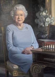 . 30 11 2018. Windsor, United Kingdom. Queen Elizabeth II views a new portrait at Windsor Castle, commissioned by the RAF Regiment to celebrate its 75th anniversary. The painting by artist Stuart Brown is of Queen Elizabeth II in the White Drawing Room at Windsor Castle wearing a brooch presented to her by the RAF Regiment which shows the Astral Crown and crossed Lee Enfield rifles.  xPoolx xi-Imagesx IIM-18949-0005