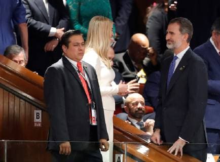 Mexiko Stadt, Amtseinführung Andres Manuel Lopez Obrador Ivanka Trump (2L), daughter and advisor of US President Donald Trump, talks to King Felipe VI of Spain (R) during the investiture ceremony of Mexico s new President Andres Manuel Lopez Obrador, at the Mexican Congress, in Mexico City, Mexico, 01 December 2018. Investiture of Mexican President-elect Andres Manuel Lopez Obrador in Mexico City !ACHTUNG: NUR REDAKTIONELLE NUTZUNG!  Copyright: xJosexMendezx AME3723 20181201-636792900032588022
