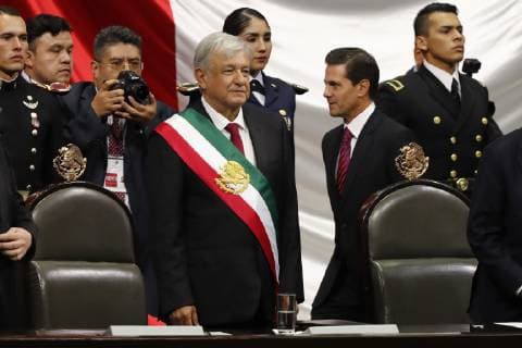 Mexiko Stadt, Amtseinführung Andres Manuel Lopez Obrador The new President of Mexico Andres Manuel Lopez Obrador (C) smiles at the end of his official investiture at the Mexican Congress, in Mexico City, Mexico, 01 December 2018. Investiture of Mexican President-elect Andres Manuel Lopez Obrador in Mexico City !ACHTUNG: NUR REDAKTIONELLE NUTZUNG!  Copyright: xJorgexNunezx AME3827 20181201-636792928366539381