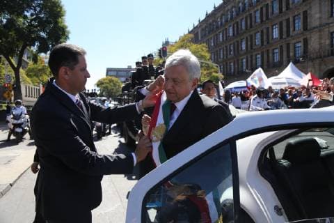 The new President of Mexico, Andres Manuel Lopez Obrador, arrives at the National Palace, in Mexico City, Mexico, 01 December 2018. Obrador left Congress after his investiture and headed to the National Palace, where he will chair a reception for international leaders and will address citizens. Lopez Obrador heads to the National Palace !ACHTUNG: NUR REDAKTIONELLE NUTZUNG!  Copyright: xDavidxGuzmanx AME3908 20181201-636792986640393442