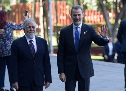 King Felipe VI of Spain (R) and Mexican Deputy Secretary of Human Rights Alejandro Encinas (R) arrive at the National Palace, in Mexico City, Mexico, 01 December 2018. The new Mexican President Andres Manuel Lopez Obrador left Congress after his investiture and headed to the National Palace, where he will chair a reception for international leaders and will address citizens. Leaders arrive at Mexico s National Palace for Lopez Obrador s reception !ACHTUNG: NUR REDAKTIONELLE NUTZUNG!  Copyright: xMariaxdexlaxLuzxAsenciox AME3981 20181201-636793038632221986